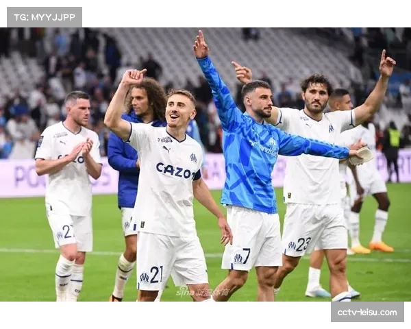 官方：马赛俱乐部与38岁的老将帕耶续约一年